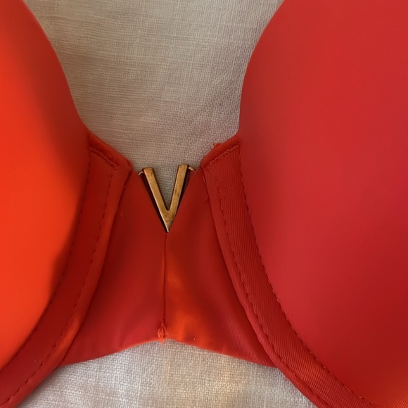 Victoria Secret Strapless Bra - Picture 2 of 4